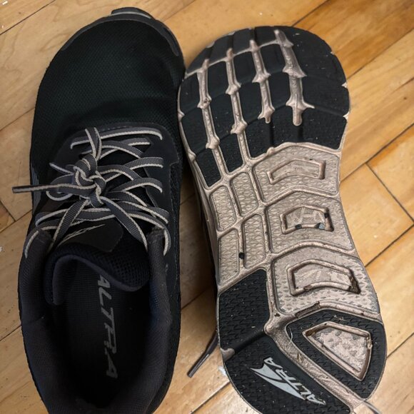 Altra women's running shoe 7.5 - Picture 1 of 3